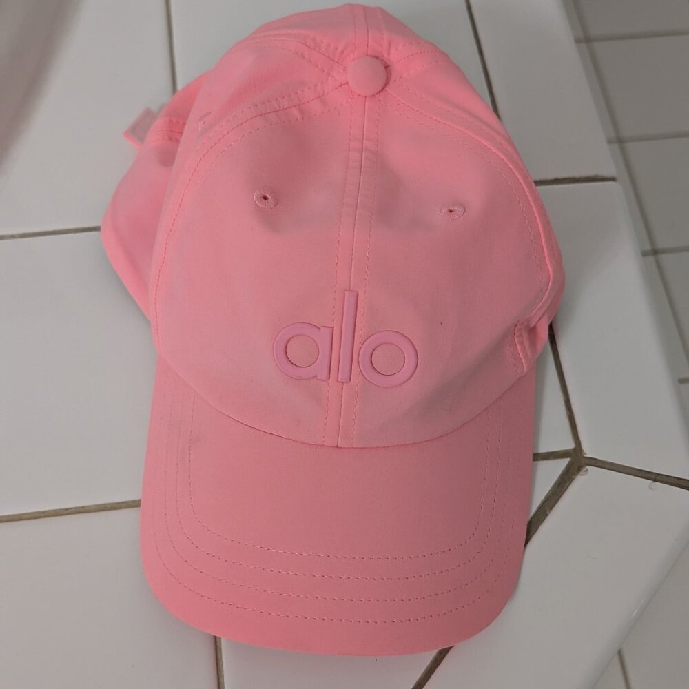 Alo Yoga Performance Off Duty Cap Neon Bubblegum NWOT SOLD OUT ONLINE